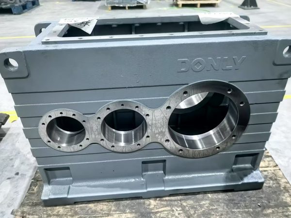Travel-drive and gearbox housings