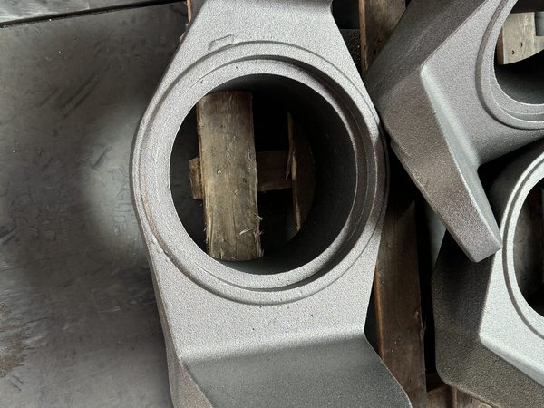 Butterfly valve bodies and pipe fittings